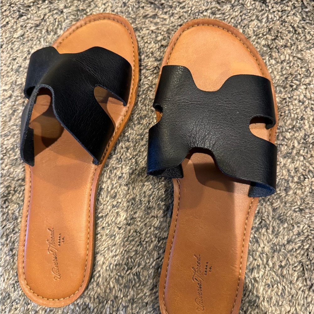 Universal Thread Black and Tan Sandals